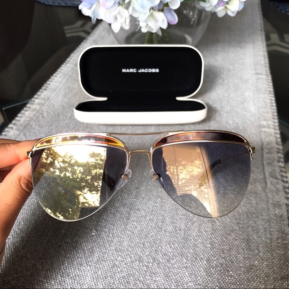 Marc Jacobs Accessories - 🆕 MARC JACOBS BLUE LENSE GOLD FRAME SUNGLASSES!